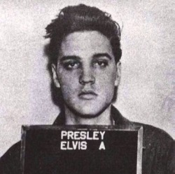 awesomeagu:  Elvis Presley