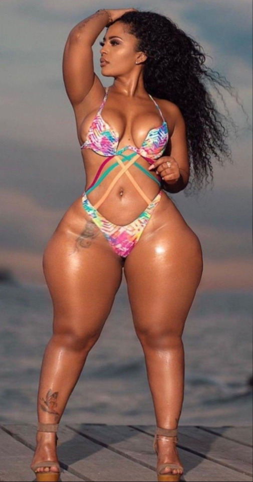 lonewolf10sworld:bigasssmasher79:Hipps and Ass and thickness