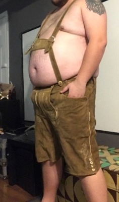 chubbyaddiction:  chubblersds:Bf told me to put on my lederhosen