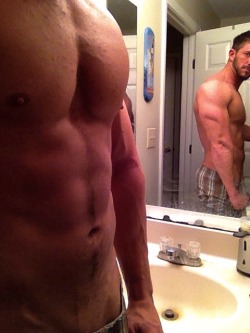 theone-of-herculeanblood:  jtl4:  Team 2 pack and raise u a tricep.