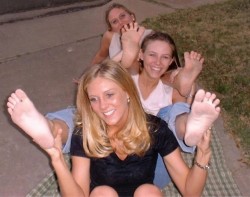 jennsummers50: Three beautiful sisters barefoot in public :)