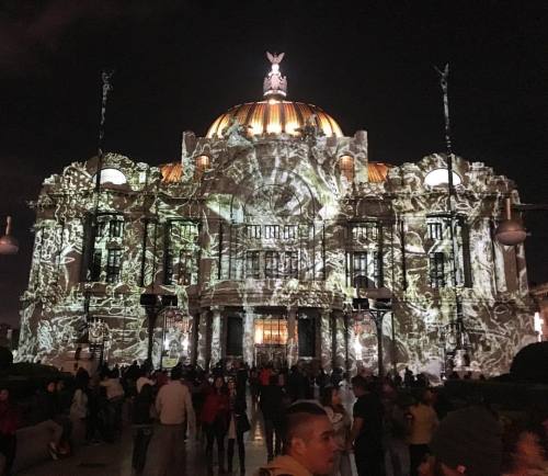tonight’s wanderings :) muchas gracias a @kreznikov for showing us around ðŸ¤˜ðŸ½ #mexicocity #palaciodebellasartes  (at Palacio de Bellas Artes, MÃ©xico, D.F.)