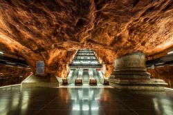 remarkable-duivelsei:  Stockholm Metro  Largest Art Gallery in
