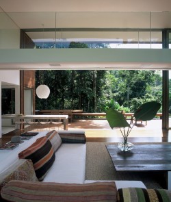 soleilglow:  House in Iporanga by Arthur Casas // São Paulo,