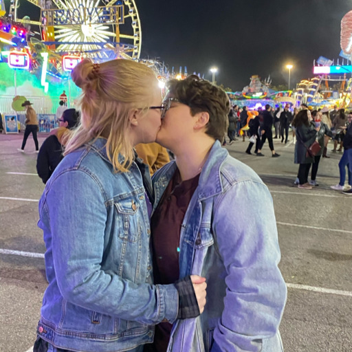 hailsbails26: Rain makes me wanna cuddle  