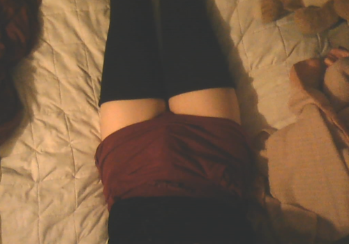 cdnaturally:  Self portrait of cuteness (and a little  buldge.. o_o) <3 