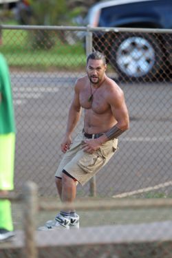 jason-the-best-momoa:    JASON MOMOA Shirtless Skateboarding