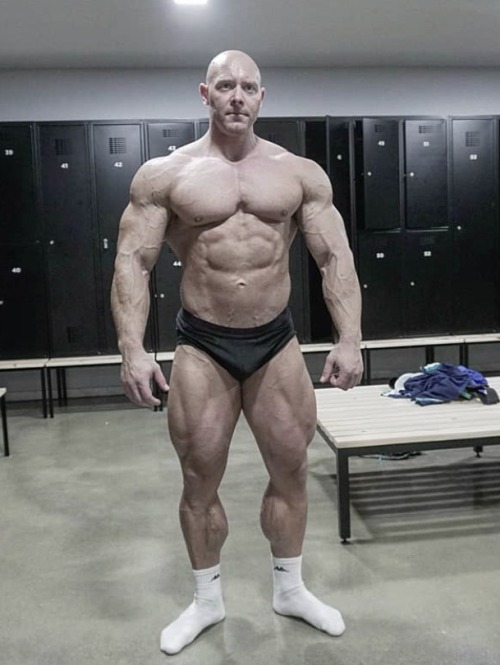 baldmuscles:  https://beefadmirer.tumblr.com Please repost and