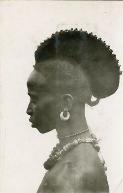 exquisite-blackness:  FEMME FOULAH 1930 || PHOTO: GABRIEL LERAT©
