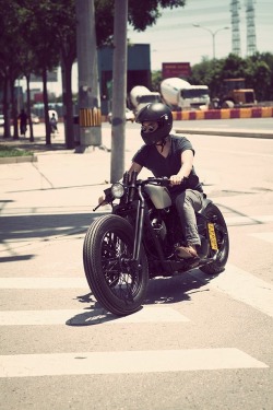 bloglikeaman:  Wicked bike. -B 