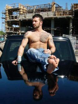 I love male feet