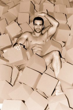 throatnyc:  Danell Leyva is so hot. I wish I could suck his dick