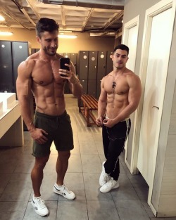 bicepsinsleeves:That size difference! @_david_castilla @bicepsinsleeves