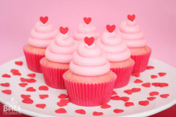 gabby-like-pizza:confectionerybliss:Heart Filled Cupcakes for