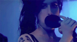 touretting:  amy winehouse - tears dry on their own (live in