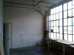 househunting: 񘊌/300 sq ft workshop Queens, NY 