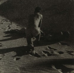 tutein:  Max Dupain Beach Figures1941 Source 