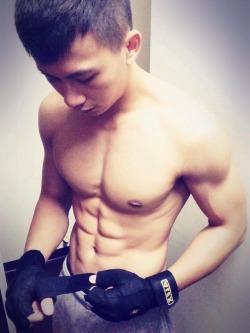 asianmusclefetish:  Original post: http://asianmusclefetish.tumblr.com