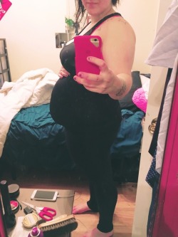 pregnantpiggy: Not even halfway through this pregnancy and I