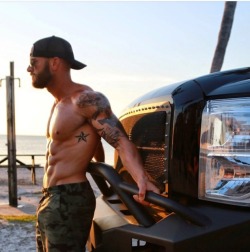 cumhungry87:  Hot truck even hotter dude
