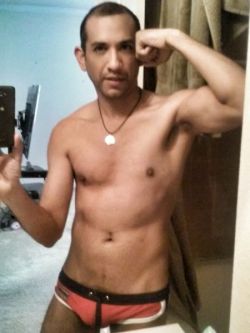 andrewgii:  210gaynudes:  Rolando Pnp top  Satx many other pix