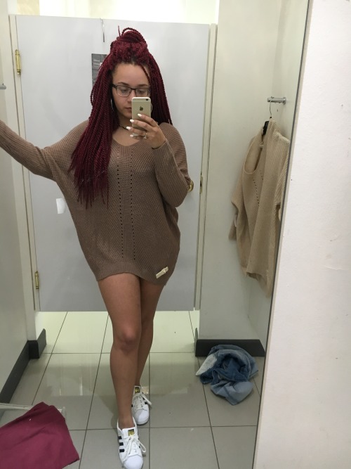 hazellexo:  Dressing room selfies likeee