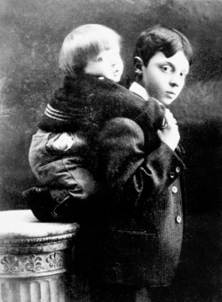 summers-in-hollywood:  Buster Keaton with his little brother