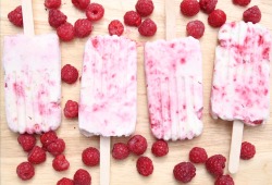 juicycouture:  Happy Monday! Have a cheesecake popsicle. 