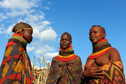 Kenyan Turkana girls, by Luca Gargano.