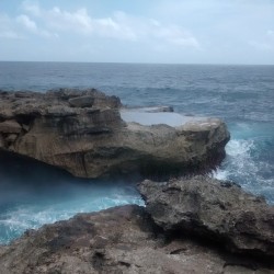 malis-boho-eye:A few days ago at Devil’s Tear in Nusa Lembongan,