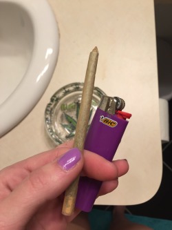 fastestslothalive:  Rolled up http://hunteremilyy.tumblr.com/