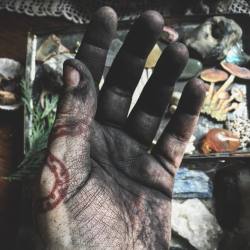 osondasaugas:  Workings… #black #ash #hand #altar #witchcraft