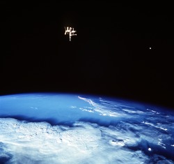 humanoidhistory:  Russia’s Mir space station and the Moon share