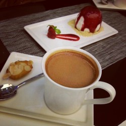اجمل رفقة بصحبة إخوتي  (at Fashion Cafe)