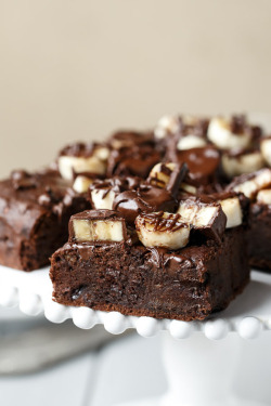 do-not-touch-my-food:  Chocolate Covered Banana Fudge Cake