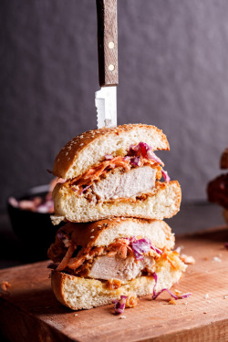 verticalfood:  Fried chicken and creamy coleslaw sandwich