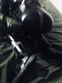 nordicrubberalpha:  #smackable #thatAss #slave #rubbercunt #rubber