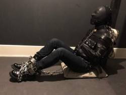 bondageforthebigman: markanubisskin:  The way a gimp should be