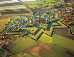 a4visuals:  lady-feral:  fresnel149:  sixpenceee: Fort Bourtange,