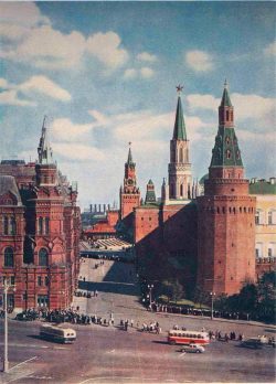 sovietpostcards:  Moscow in 1957 Notice the huge line for Lenin’s