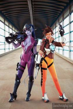 grimphantom2:  kamikame-cosplay:  Widowmaker and Tracer from Overwatch Cosplayers: Jannet “Incosplay” Vinogradova &amp; Ardsami cosplay Photographer: Makar Vinogradov  Those booty cosplay =P 