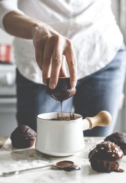 delta-breezes:  Salted Cocoa Nutella Cupcakes | Offbeat &