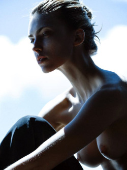 fillesenfleurs:  Emily Senko by Kesler Tran