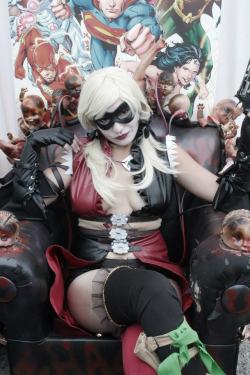 comicbookcosplay:  Harley Quinn -  Injustice:  Gods among us-.