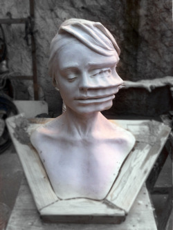 deliciousdimension:  A quasi point of time and face. Sculptures