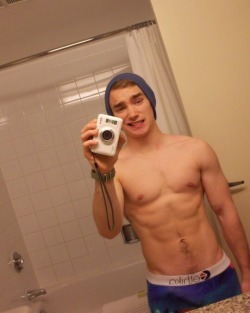 slutykikslave:  ksufraternitybrother:hot!KSU-Frat Guy: Over 67,000