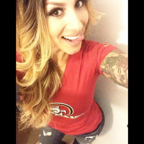 Well a promise is a promise. I told @catalinaa_rosee if the #49ers won she would get a shout out.  Pretty close game!!! Here we go, a shout out to one of the biggest #barriogirls and #49ers fans around. #follow @catalinaa_rosee @catalinaa_rosee @catalinaa