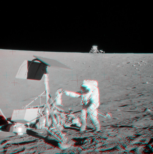 just–space:Apollo 12 and Surveyor 3 Stereo View : Put on