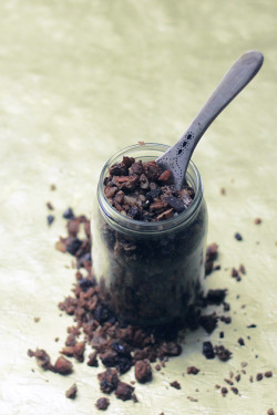 freepeople:  Paleo Chocolate Chunk Granola