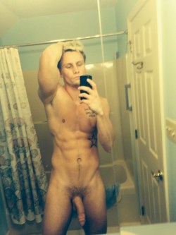 amateurgayselfpics:   Do you want to meet gay, bi and curious